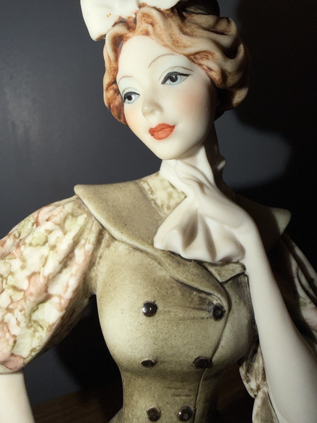 VINTAGE-Giuseppe Armani - Lady With PARASOL- Figurine Florence - 832C- 13” Tall VINTAGE-Giuseppe Armani - Lady With PARASOL- Figurine Florence - 832C- 13” Tall