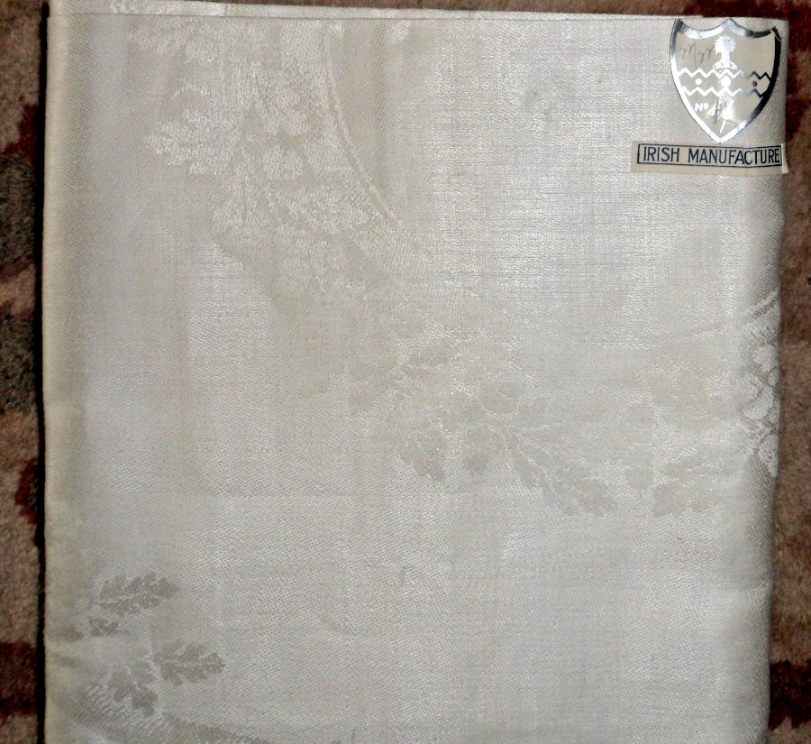 New Old Stock Irish Linen Double Damask Table Runner 22 New Old Stock Irish Linen Double Damask Table Runner 22