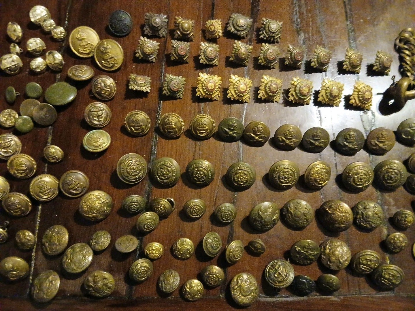 Lot over 100 Brass Buttons And Pips Military Army Buttons Job Lot Lot over 100 Brass Buttons And Pips Military Army Buttons Job Lot