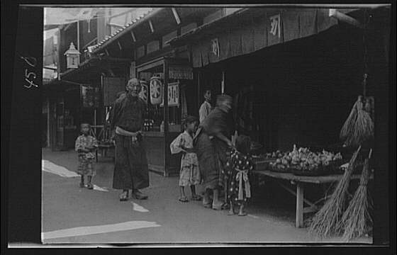 Photo:Japan 1908 Market Street Crowds Vendors City Life Arnold Genthe