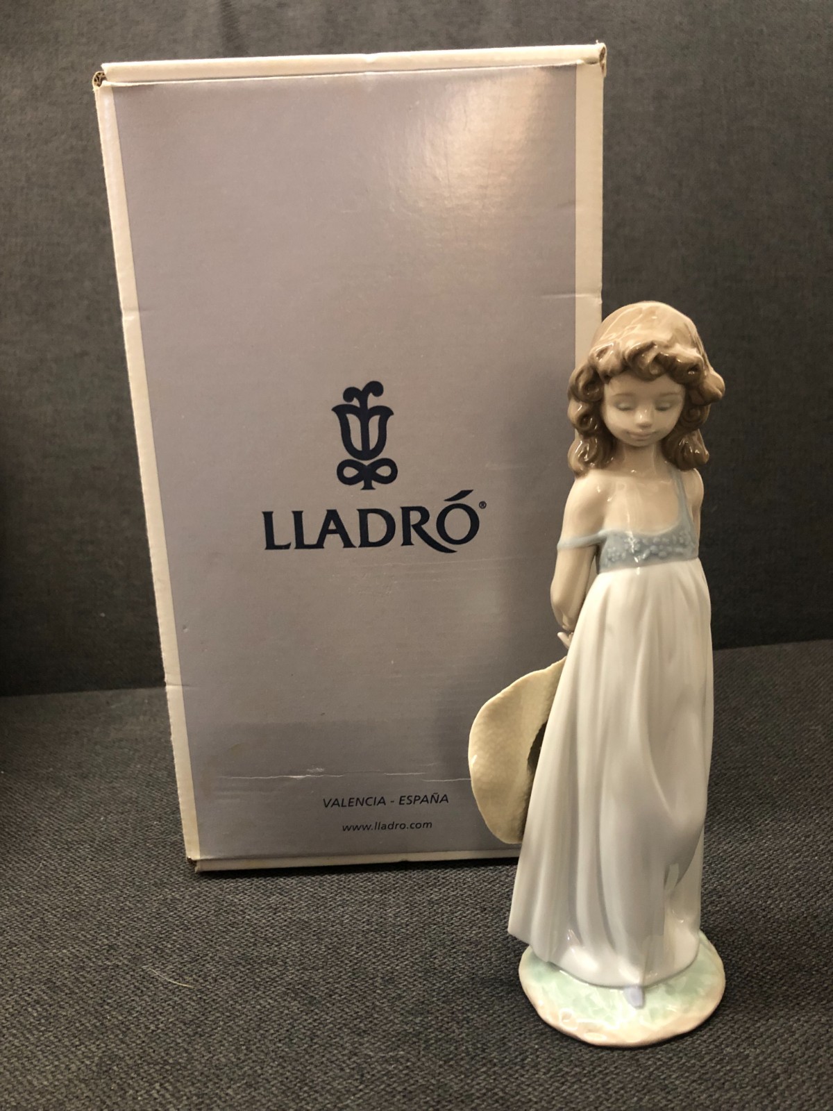 Lladro 8114 Natural Beauty Porcelain Figurine Original Box & Cushioning-Retired Lladro 8114 Natural Beauty Porcelain Figurine Original Box & Cushioning-Retired
