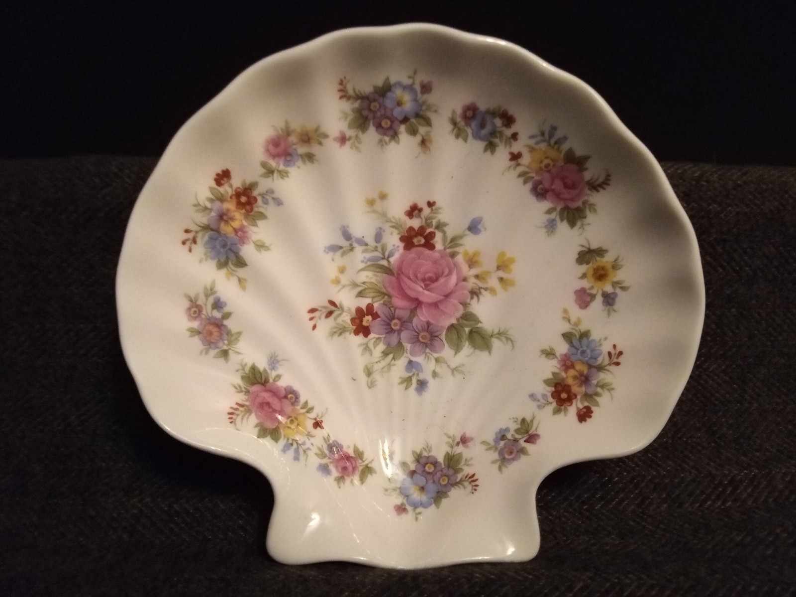 VTG. Royal Stafford Exclusively for Victoria\'s Secret Floral Shell Trinket Dish VTG. Royal Stafford Exclusively for Victoria\'s Secret Floral Shell Trinket Dish