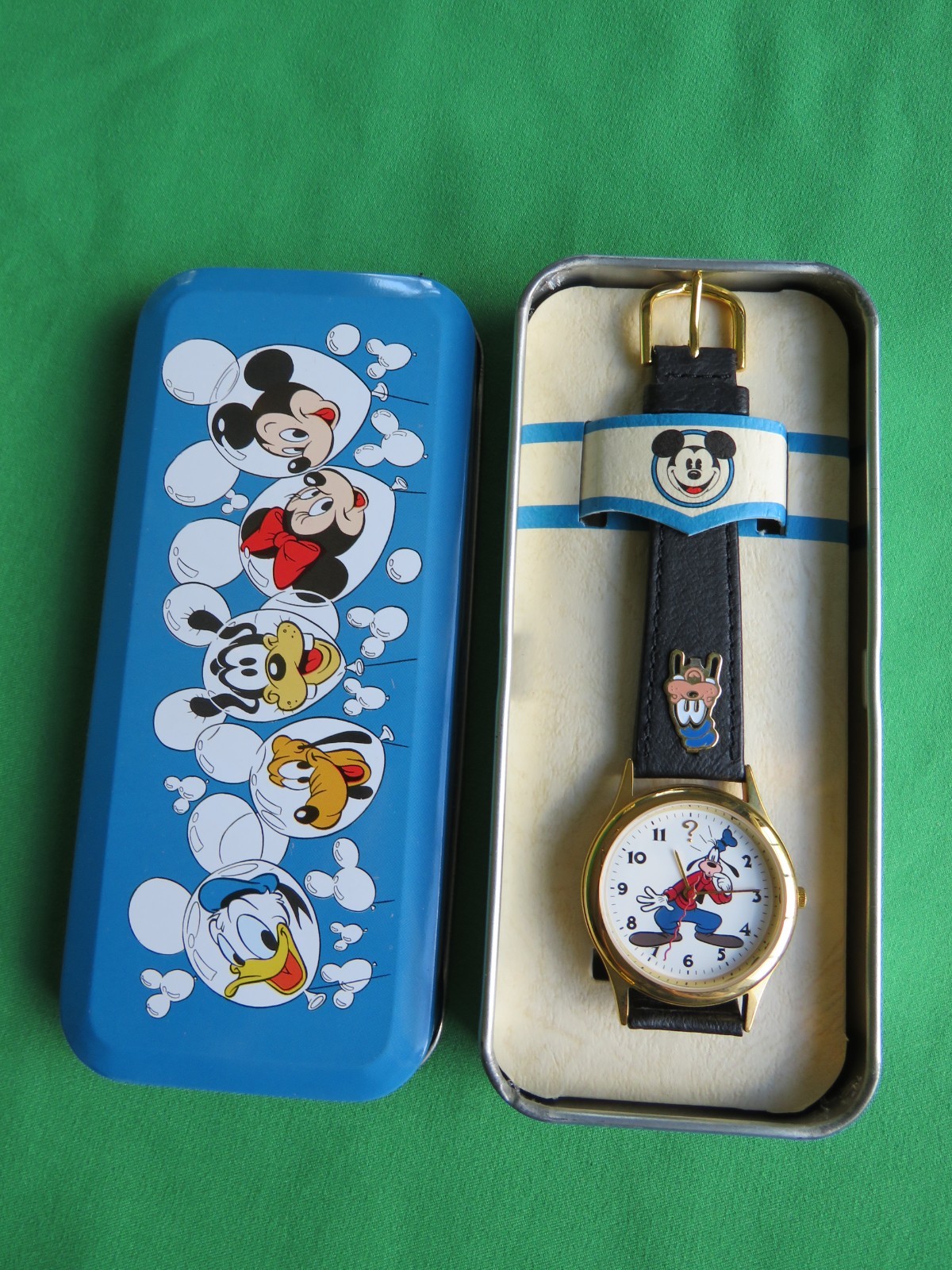 DISNEY STORE CONFUSED GOOFY Quatrz WATCH NEW BATTERY NOS