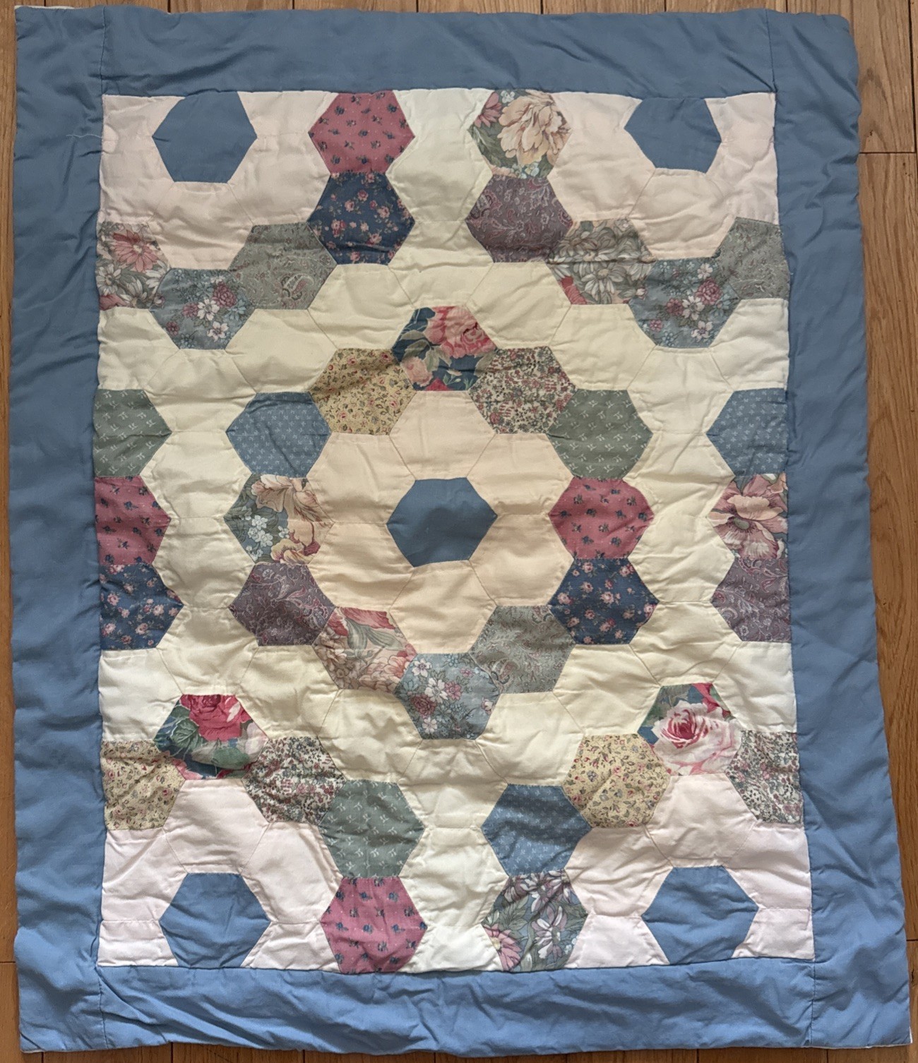 Vintage Handmade Quilted Grandmother\'s Flower Garden Hexagon Pillow Sham Set (2) Vintage Handmade Quilted Grandmother\'s Flower Garden Hexagon Pillow Sham Set (2)