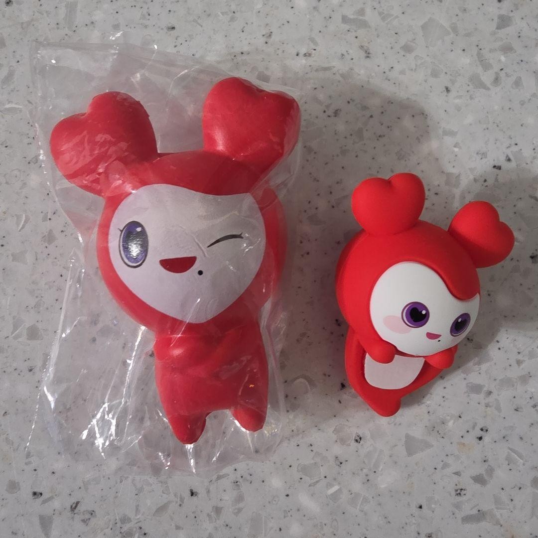 TWICE Chaeyoung Lovely Figure Squishy 2pc Collectible 15+ TWICE Chaeyoung Lovely Figure Squishy 2pc Collectible 15+