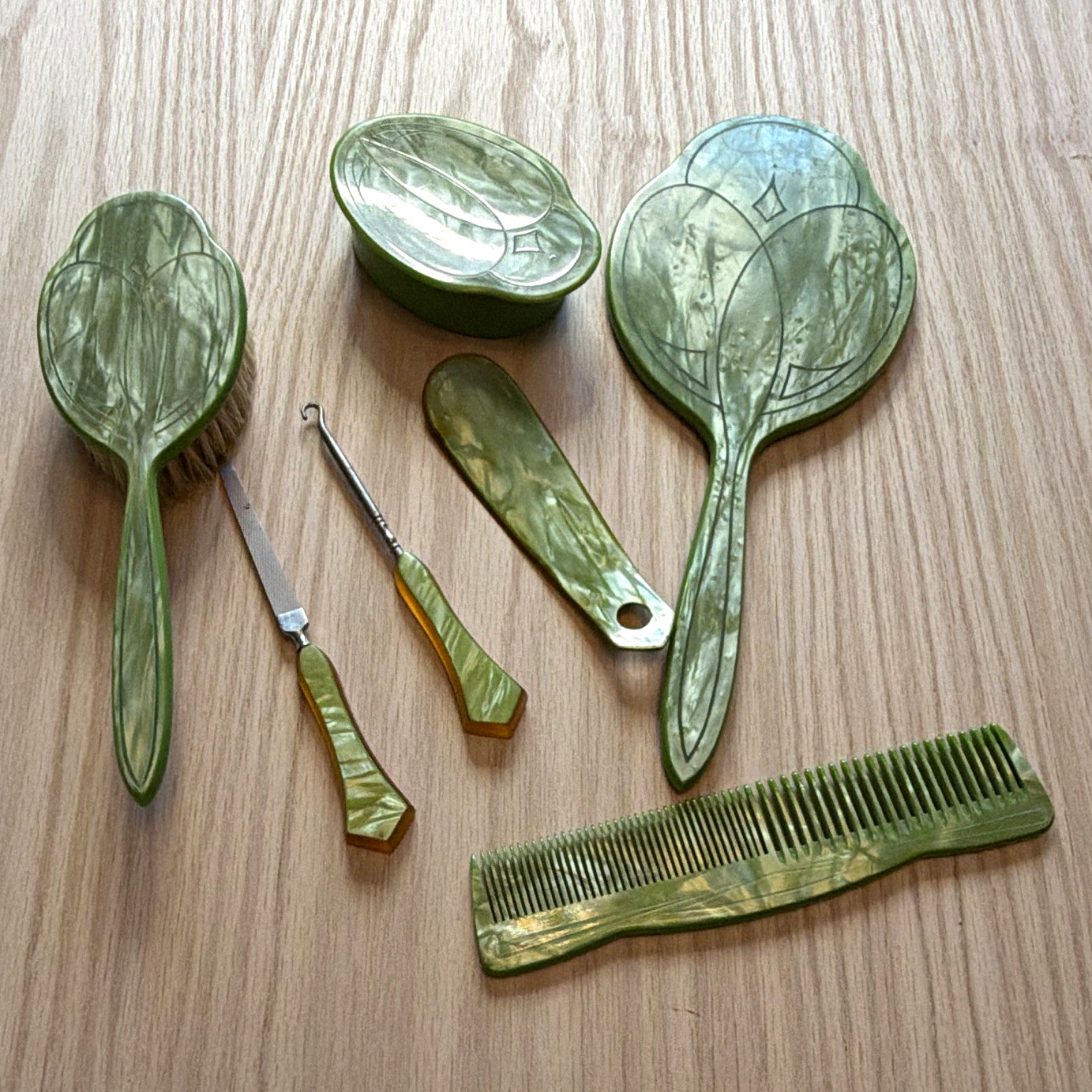 Vintage Shelburne Amerith Green Pearlized Vanity Set Mirror Brush Comb 7 Pc Vintage Shelburne Amerith Green Pearlized Vanity Set Mirror Brush Comb 7 Pc