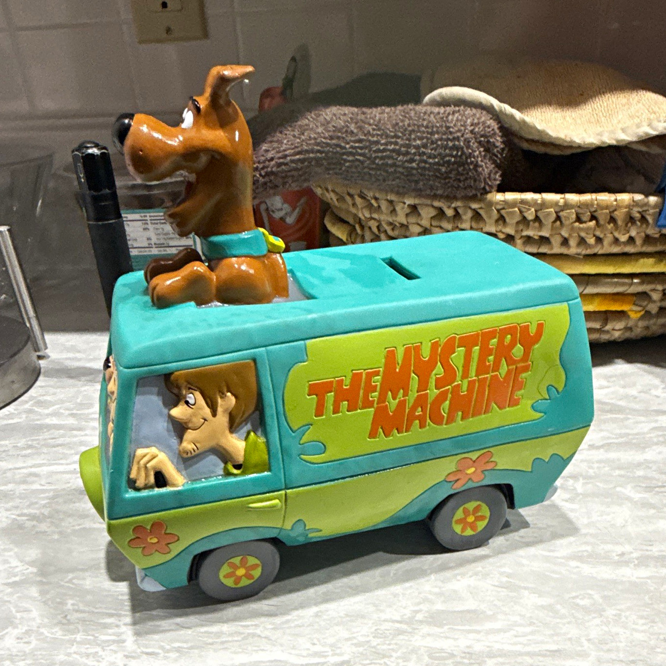 Scooby-Doo Mystery Machine Plastic Piggy Coin Bank w/ Scooby-Doo & Shaggy Scooby-Doo Mystery Machine Plastic Piggy Coin Bank w/ Scooby-Doo & Shaggy