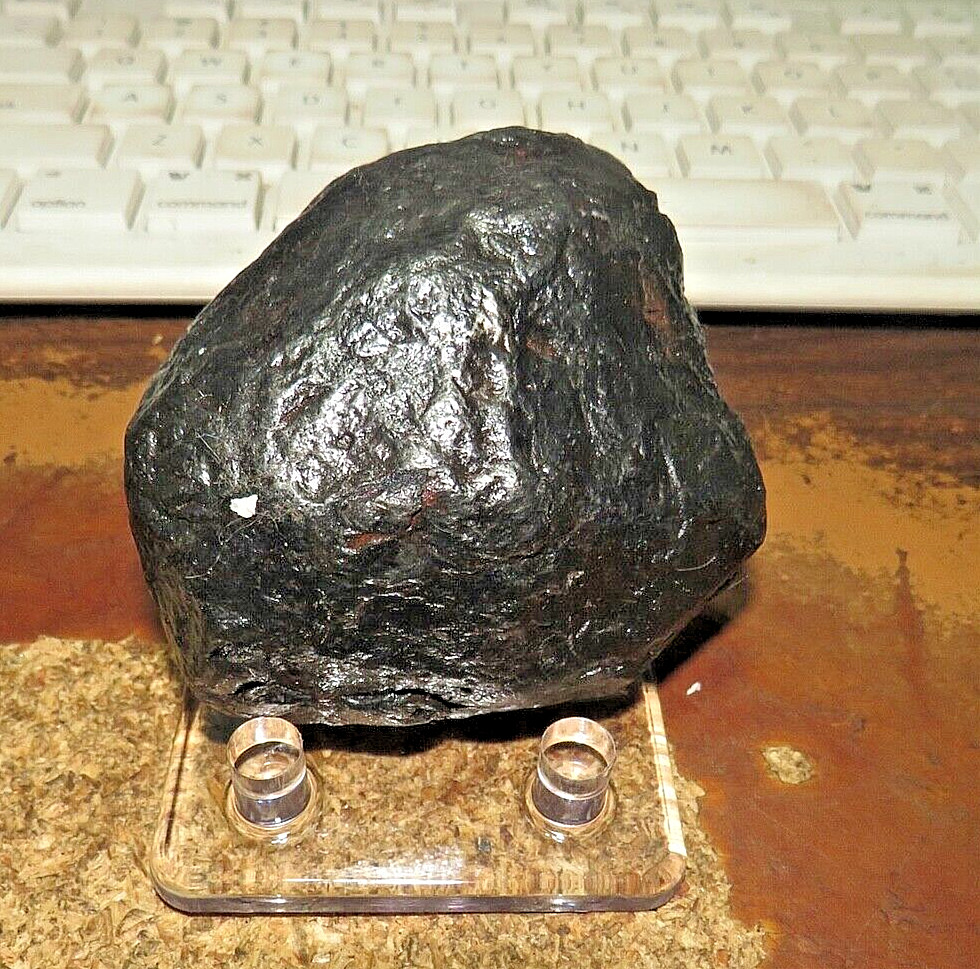 LARGE 616 gm URUACU IRON METEORITE  BRAZIL  STAND INCLUDED TOP GRADE 1.35 LB