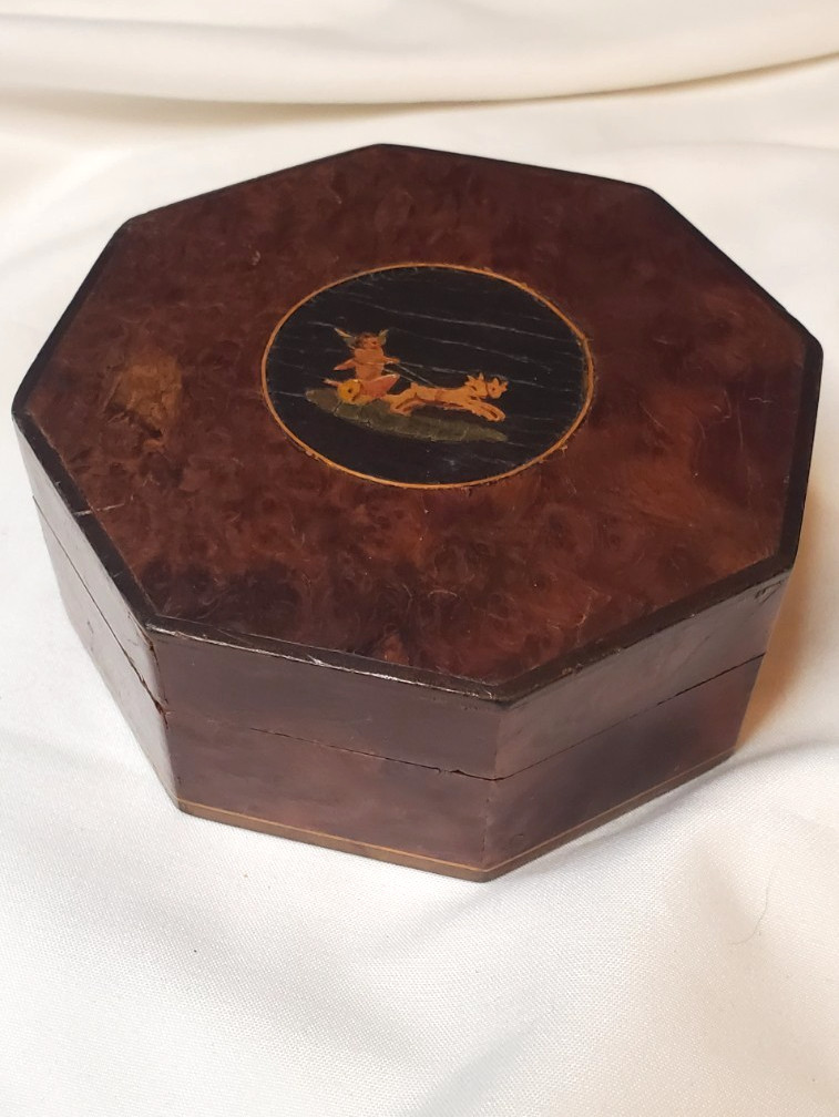 Antique 19thC Italian Sorrento Ware Octagonal Burl Wood Box Inlay Cherub Chariot