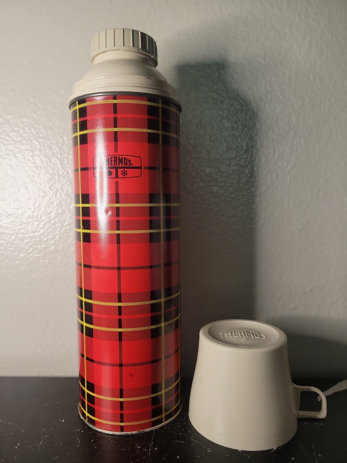 Vintage 1973 King-Seeley Thermos Red Tartan Plaid 1 Qt Bottle No. 2442 USA