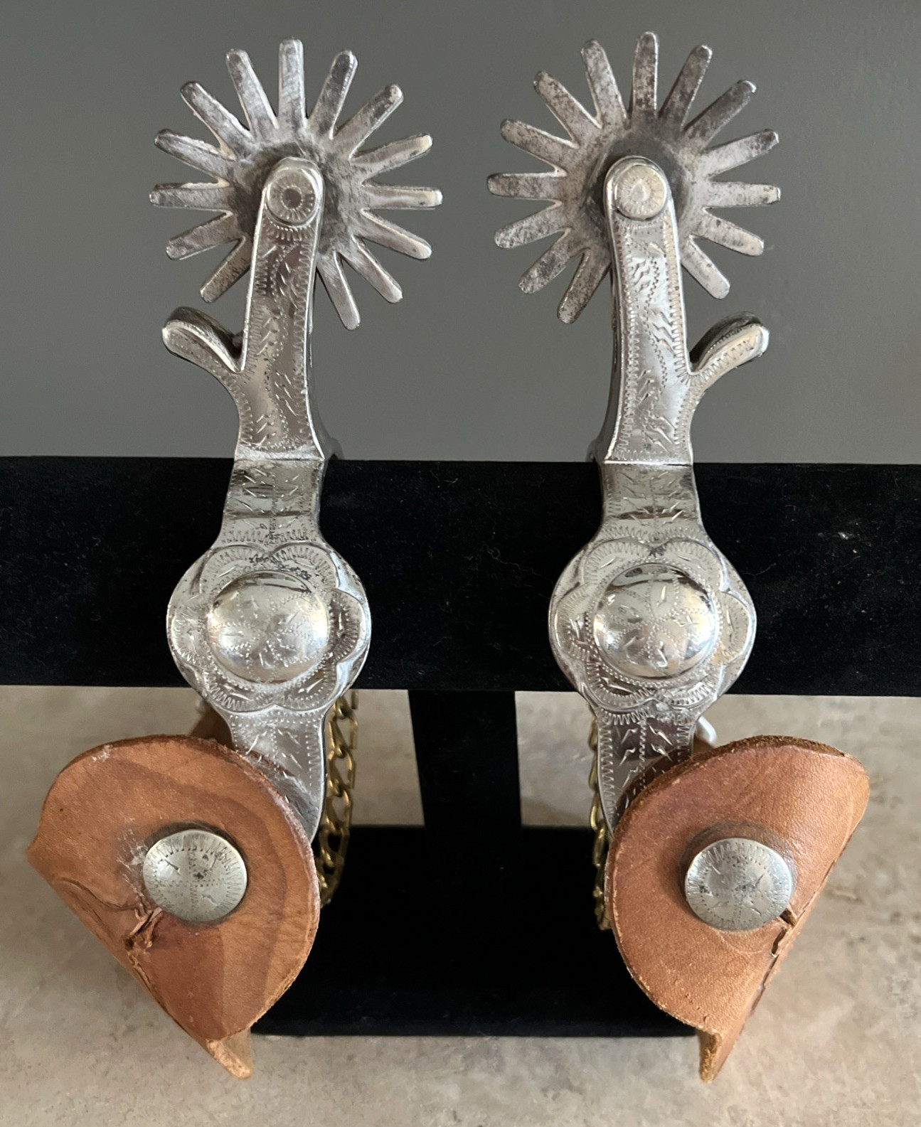 VTG. 1920-1940 CROCKETT ENGRAVED SILVER OVERLAY SPURS / CONCHOS BLOCK SIGNATURE VTG. 1920-1940 CROCKETT ENGRAVED SILVER OVERLAY SPURS / CONCHOS BLOCK SIGNATURE