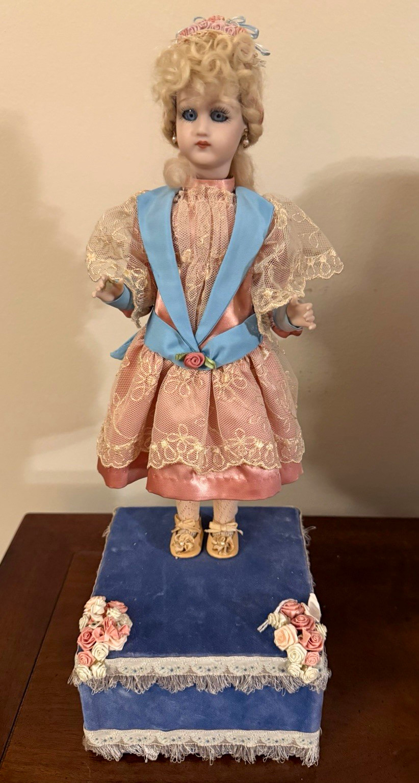 Vintage automated sankyo music box doll in working order Vintage automated sankyo music box doll in working order