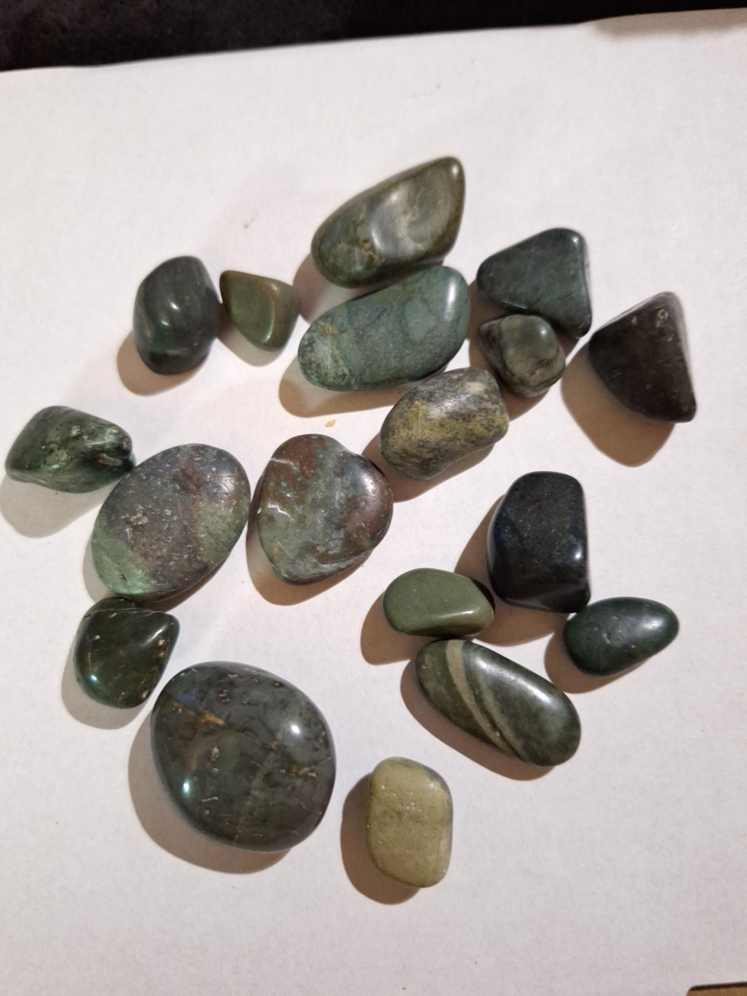 Vtg. 18 Lightly Polished Green Stones~Maybe Some Jade?~See Pictures~Read~ #1833 Vtg. 18 Lightly Polished Green Stones~Maybe Some Jade?~See Pictures~Read~ #1833