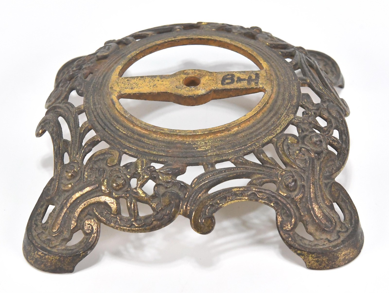 LARGE VINTAGE B & H VICTORIAN CAST METAL LAMP BASE BRASS FINISH LARGE VINTAGE B & H VICTORIAN CAST METAL LAMP BASE BRASS FINISH