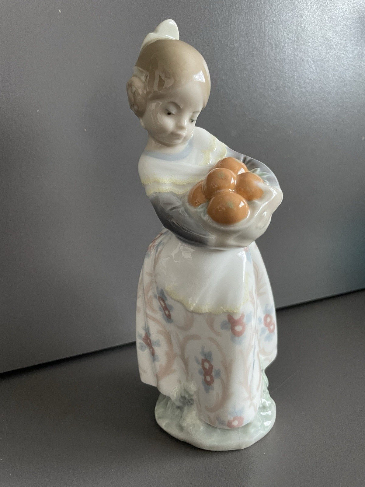 Lladro 4841 Valencian Girl with Oranges Porcelain Figurine Spain Vintage Retired Lladro 4841 Valencian Girl with Oranges Porcelain Figurine Spain Vintage Retired