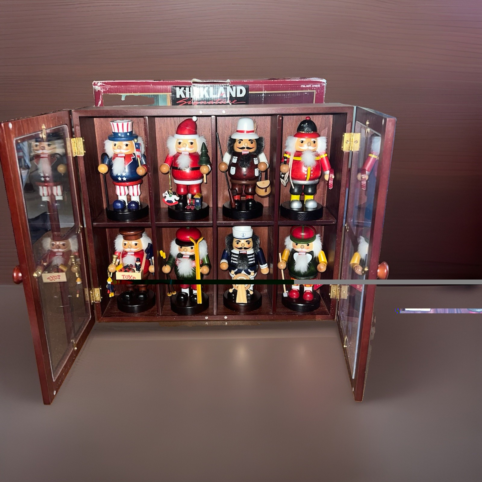 KIRKLAND SIGNATURE 8 Nutcracker Figures Set in Wood Display Cabinet 13