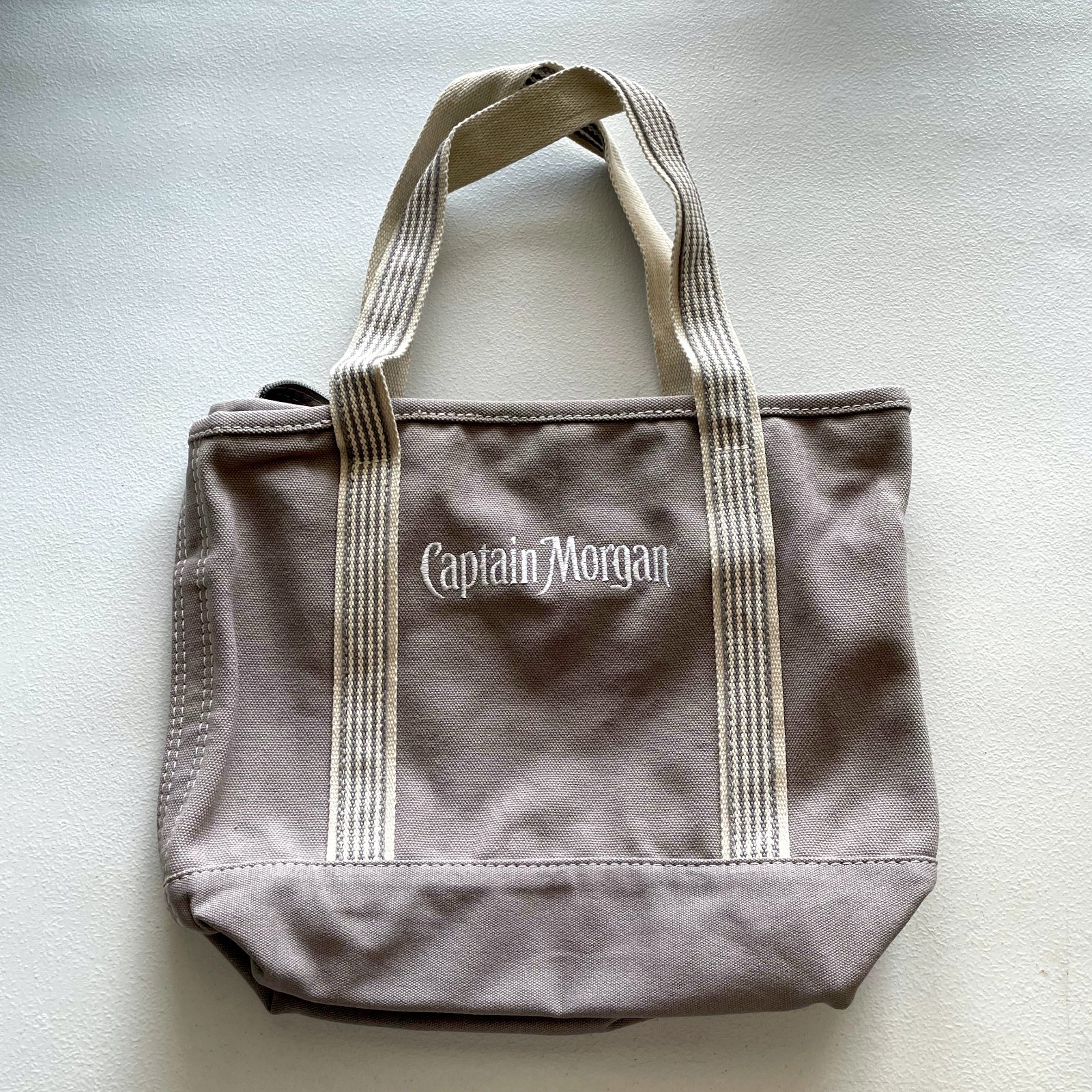 Lands’ End MEDIUM Zip Top Canvas Tote Bag CAPTAIN MORGAN Embroidered Gray NEW Lands’ End MEDIUM Zip Top Canvas Tote Bag CAPTAIN MORGAN Embroidered Gray NEW