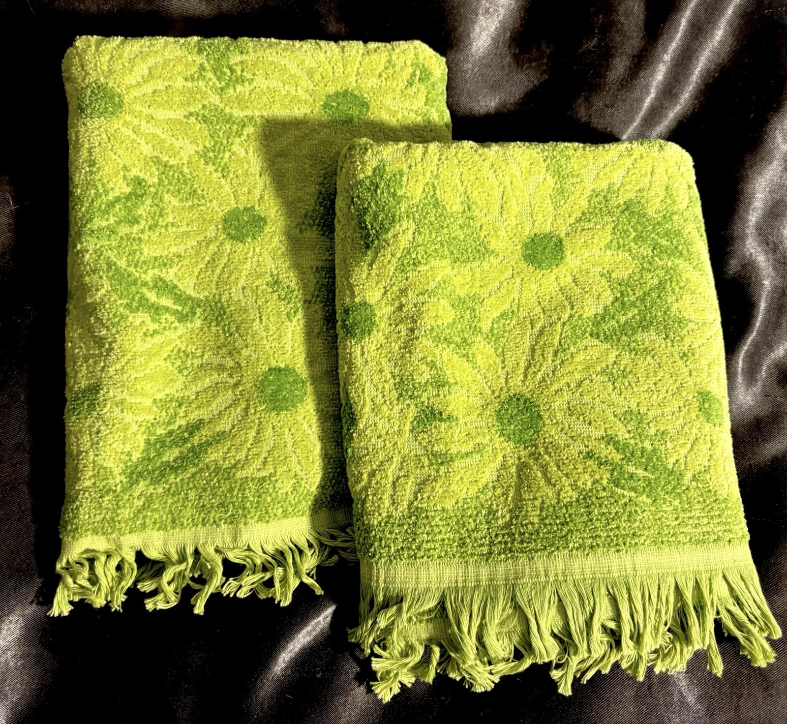 VTG Set of 2 Cannon Lime Green Daisy Floral Sculptured Cotton bath Towel Fringe VTG Set of 2 Cannon Lime Green Daisy Floral Sculptured Cotton bath Towel Fringe