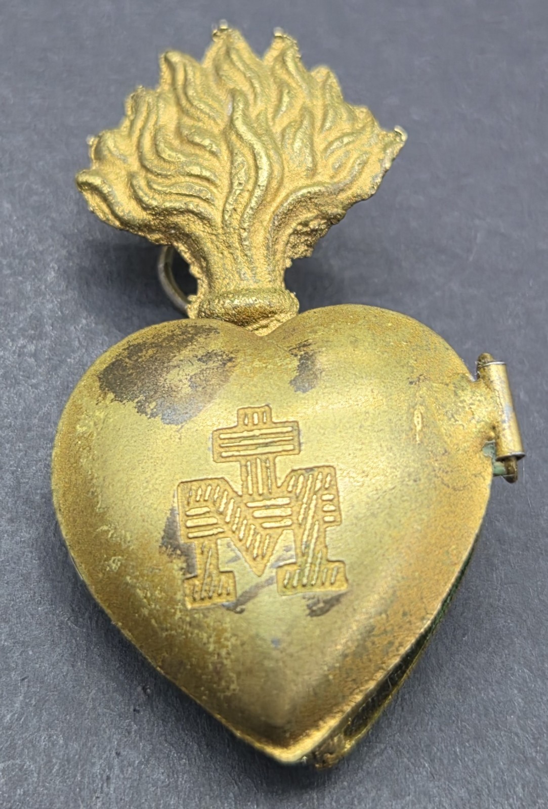 Antique Ex Voto, Sacred Heart, Gold Gilt Brass Locket. Brass, Original Patina Antique Ex Voto, Sacred Heart, Gold Gilt Brass Locket. Brass, Original Patina
