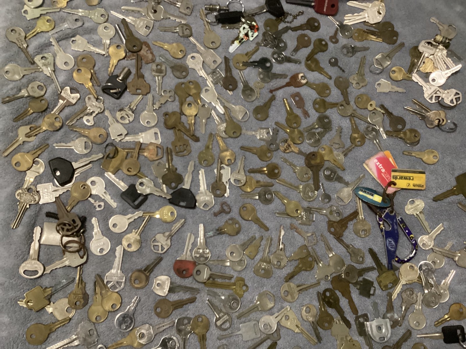 Big Lot - Vintage Keys & Keychains 300+ Old Brass Car/Home/Cabinet - Crafts Big Lot - Vintage Keys & Keychains 300+ Old Brass Car/Home/Cabinet - Crafts