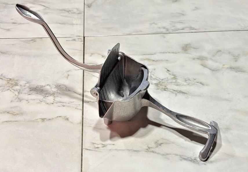 Rustic WEAR-EVER ALUMINUM JUICER VTG USA Kitchen Gadget Rustic WEAR-EVER ALUMINUM JUICER VTG USA Kitchen Gadget