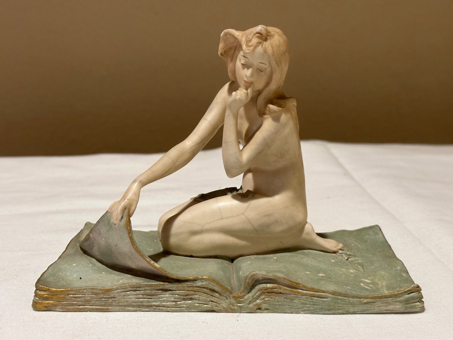 Austrian porcelain, circa 1900. Figurine designed by Ernst Wahliss, Art Nouveau