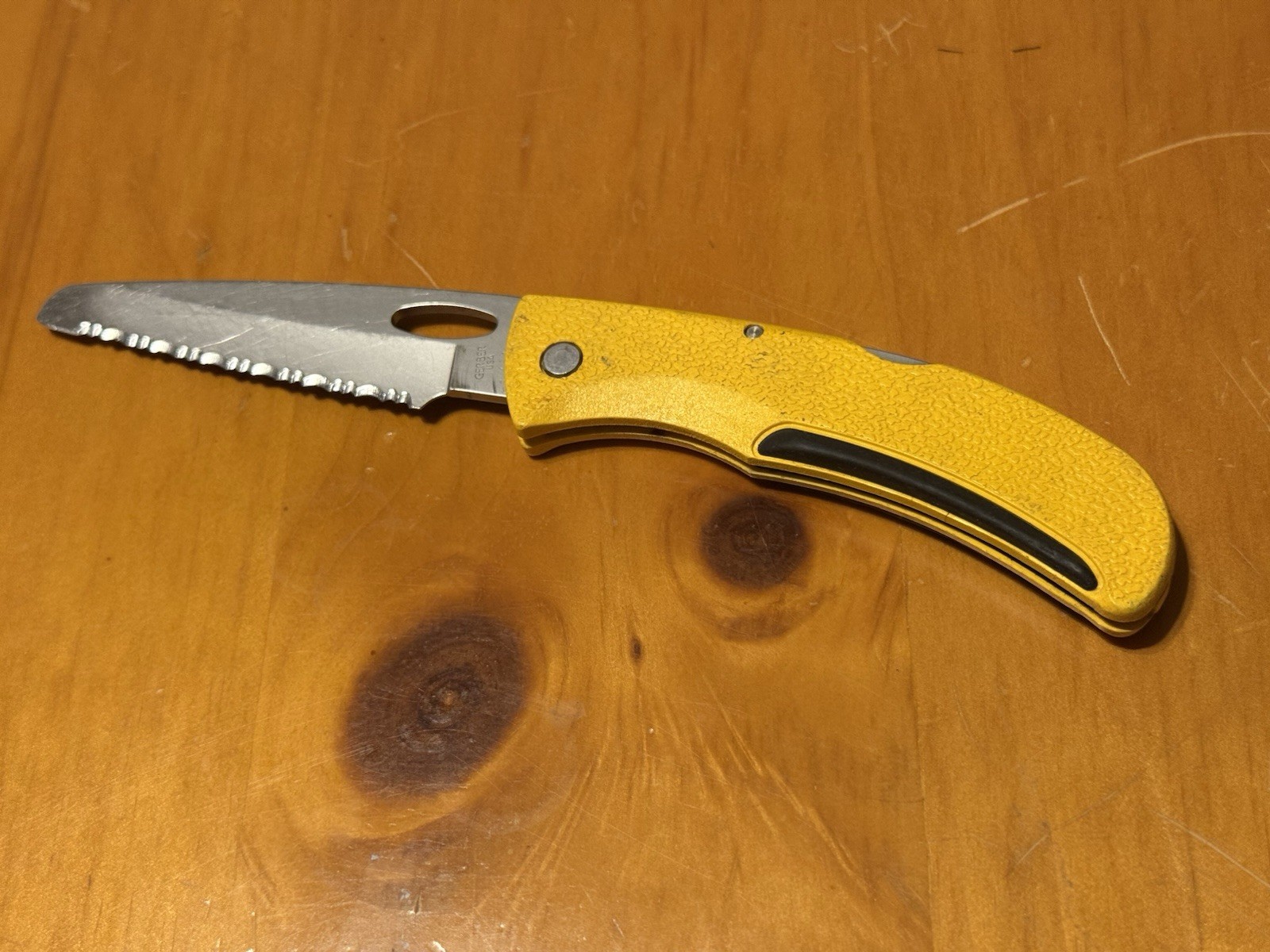 Vintage Gerber E-Z Out Rescue Knife Yellow Fully Serrated Sheepsfoot USA No Clip Vintage Gerber E-Z Out Rescue Knife Yellow Fully Serrated Sheepsfoot USA No Clip