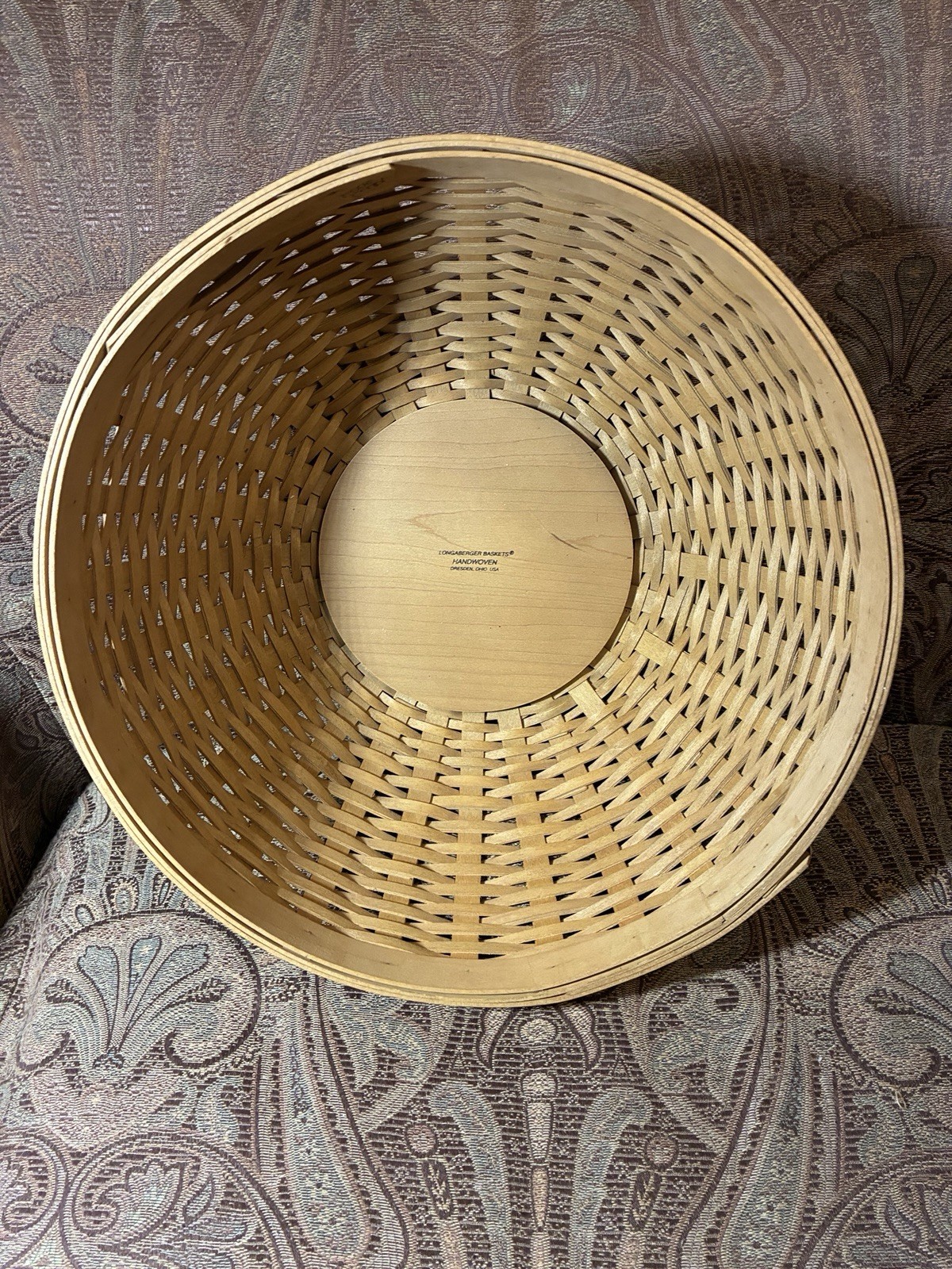 Longaberger Handwoven Storage Basket w/ Wood Base 2002 Large Round 13x13x7 Longaberger Handwoven Storage Basket w/ Wood Base 2002 Large Round 13x13x7