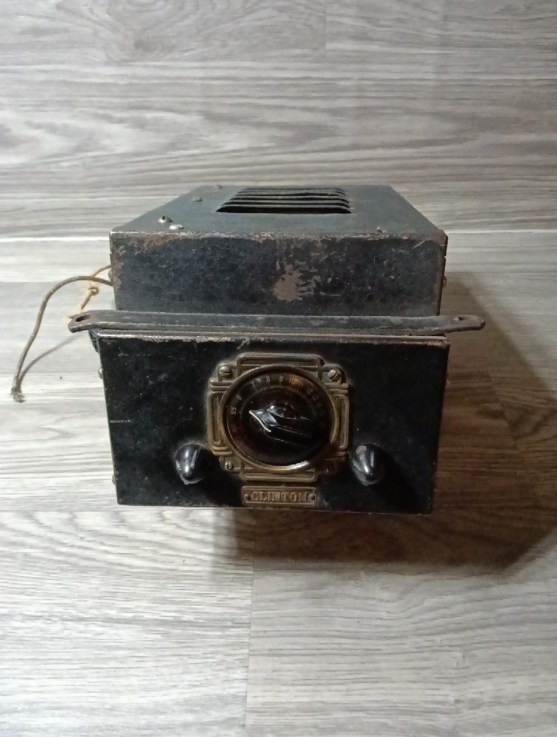 Ca. 1935-1936 Accessory Under Dash Car Radio Ca. 1935-1936 Accessory Under Dash Car Radio