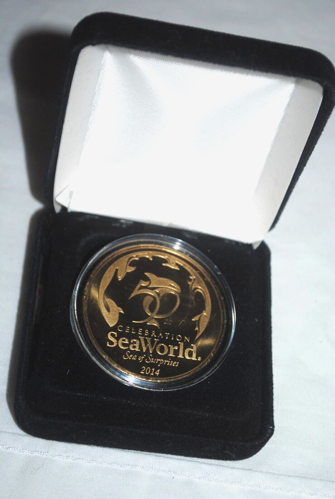 2014 Sea World 50th Anniversary commemorative coin, Sea of Surprises, near mint