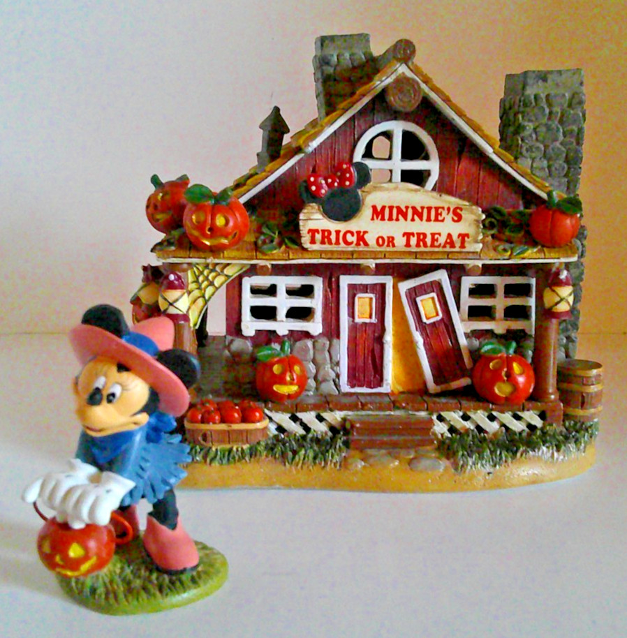 Hawthorne Village Disney Halloween Harvest Minnie\'s Trick or Treat Farmhouse Hawthorne Village Disney Halloween Harvest Minnie\'s Trick or Treat Farmhouse