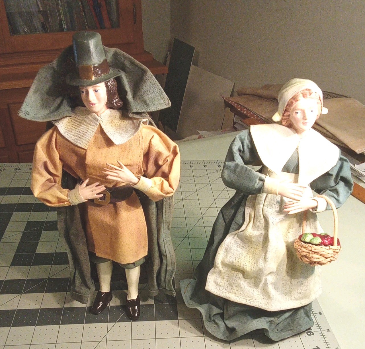 Vintage Silvestri Paper Mache Thanksgiving Pilgrim Couple Man Woman 11” Set Vintage Silvestri Paper Mache Thanksgiving Pilgrim Couple Man Woman 11” Set