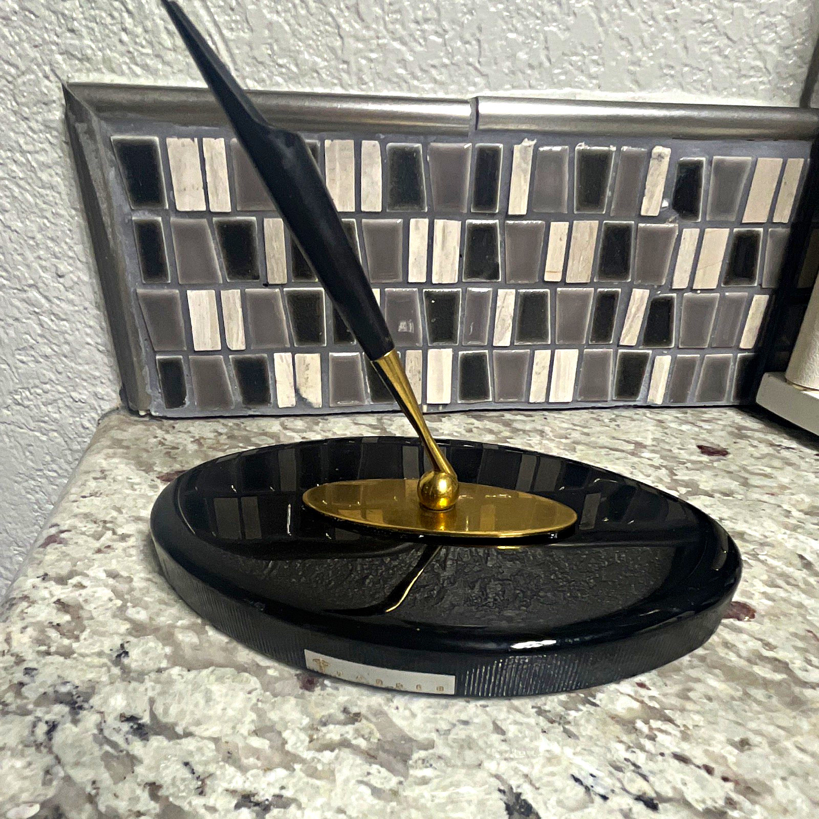 VTG Style Black Base Desk Pen Set Gold Tone Holder Oval Base Plastic/Metal VTG Style Black Base Desk Pen Set Gold Tone Holder Oval Base Plastic/Metal