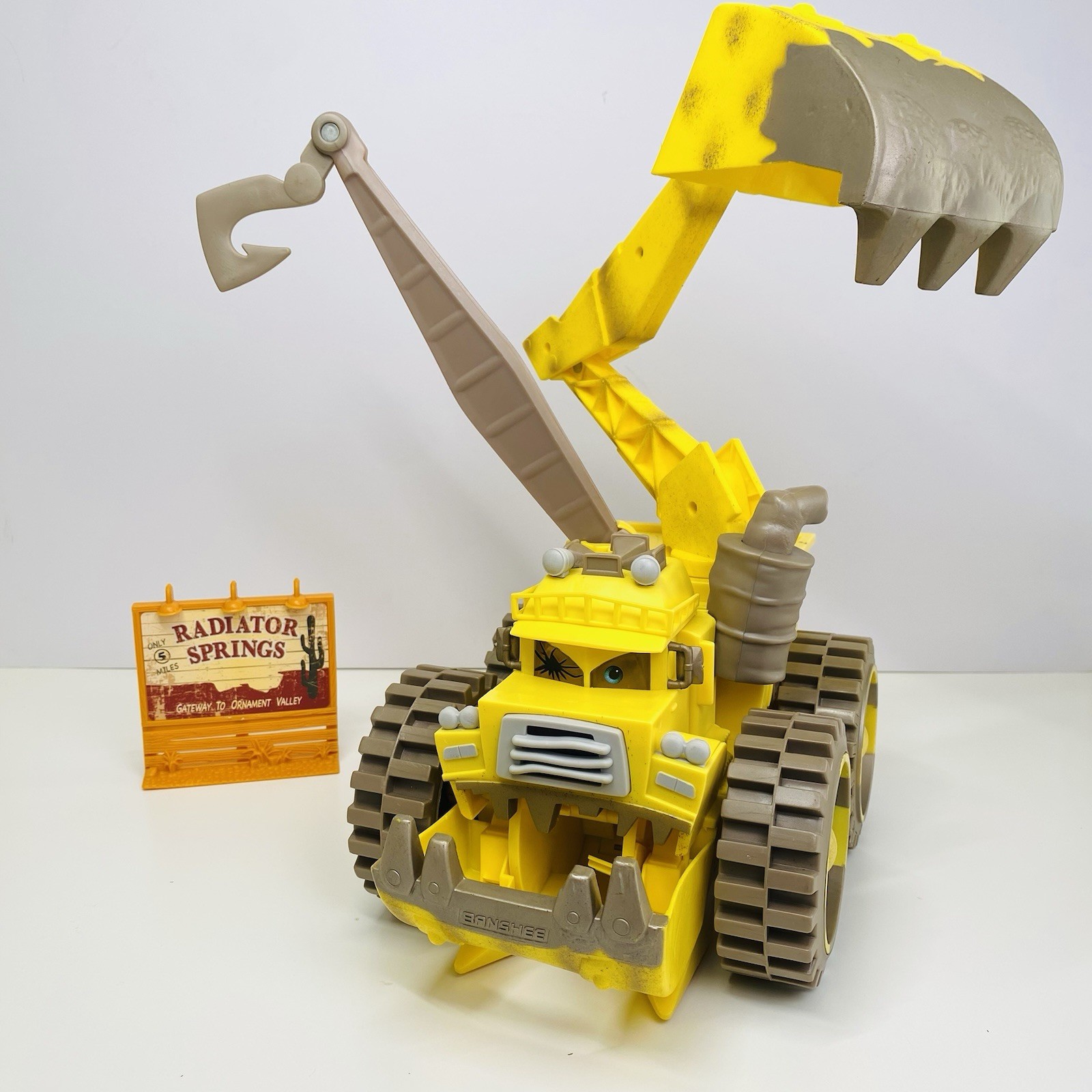 Disneys Pixar Cars Screamin’ Banshee Junkyard Excavator Toy - Rare Nice WORKS Disneys Pixar Cars Screamin’ Banshee Junkyard Excavator Toy - Rare Nice WORKS