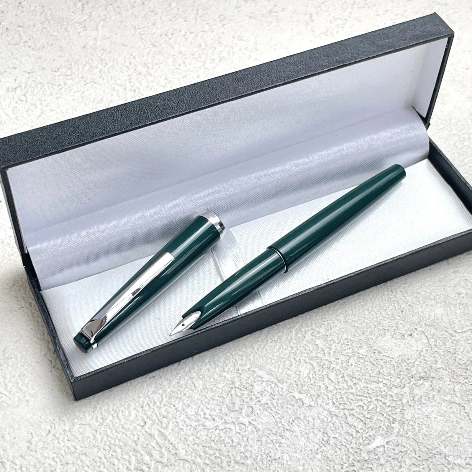 Vintage Pilot 55 Fountain Pen Dark Green Steel Nib CT Made in Japan BS177