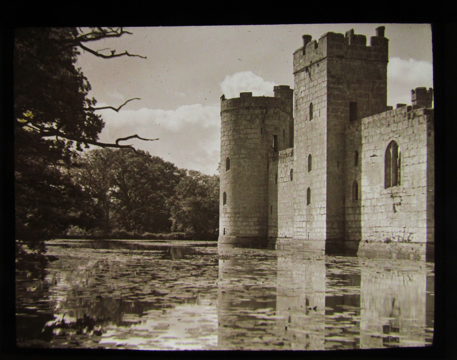Glass Magic Lantern Slide BODIAM CASTLE EAST SUSSEX C1910 ENGLAND Glass Magic Lantern Slide BODIAM CASTLE EAST SUSSEX C1910 ENGLAND