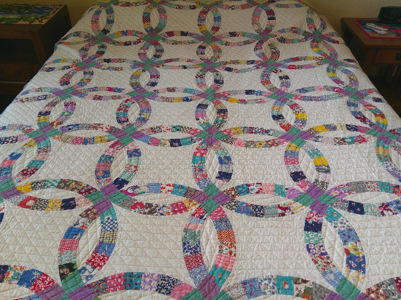 WOW Antique Feedsack Double Wedding Ring Quilt Hand pieced Scalloped (81 X 72) WOW Antique Feedsack Double Wedding Ring Quilt Hand pieced Scalloped (81 X 72)