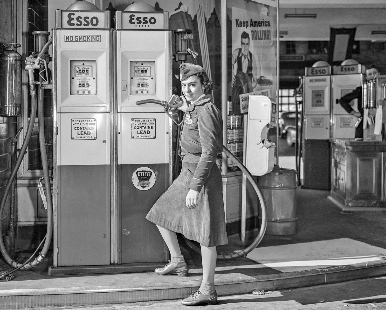 1942 ESSO SERVICE STATION Female Gas Attendant Photo (226-P)