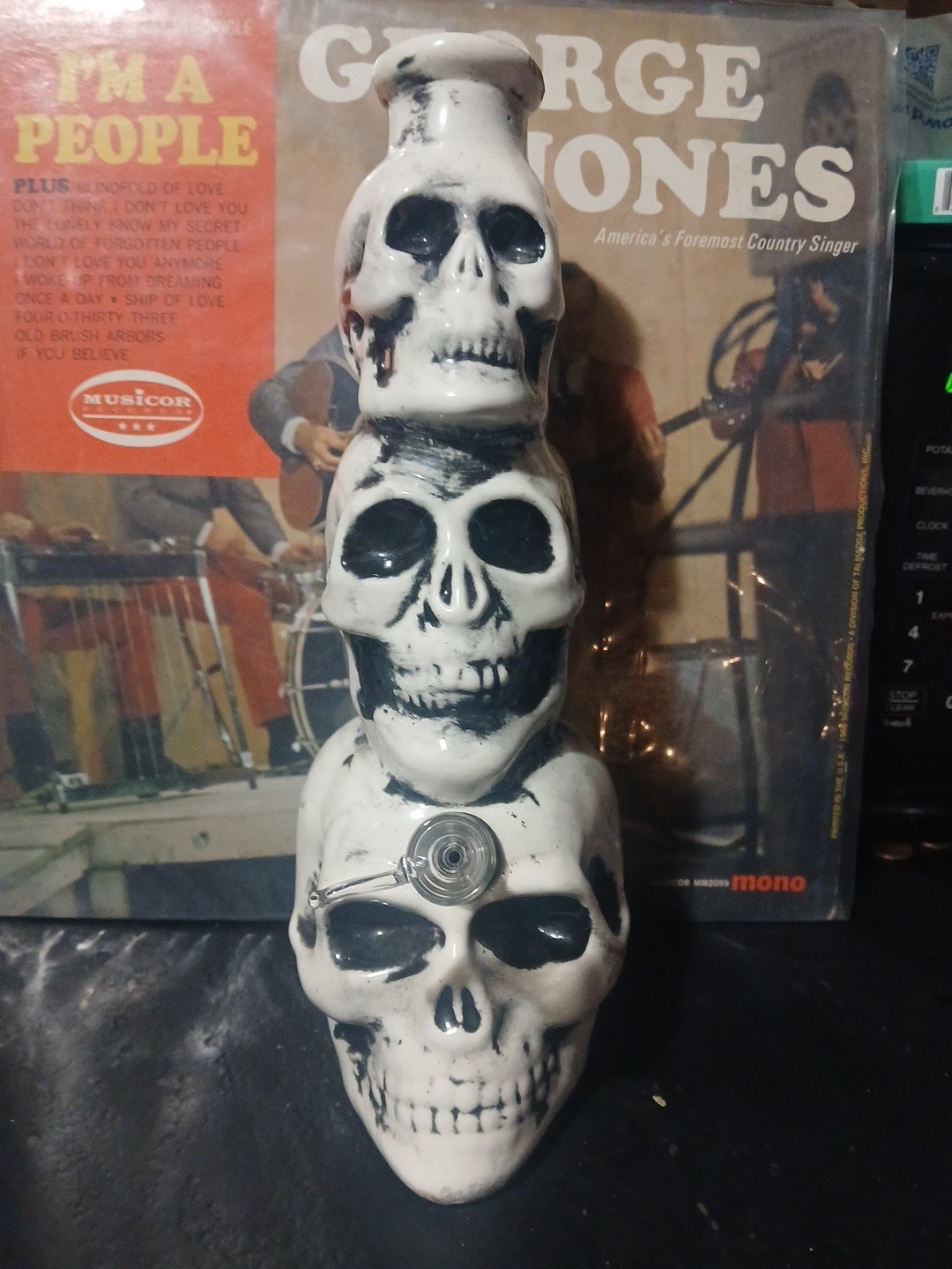 Vintage 12 inch skull ceramic bong Vintage 12 inch skull ceramic bong