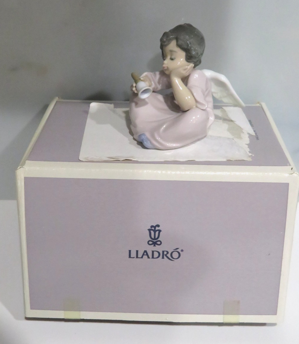 Lladro Porcelain Glossy Angel Heavenly Chimes Figurine In Box #05723 Lladro Porcelain Glossy Angel Heavenly Chimes Figurine In Box #05723