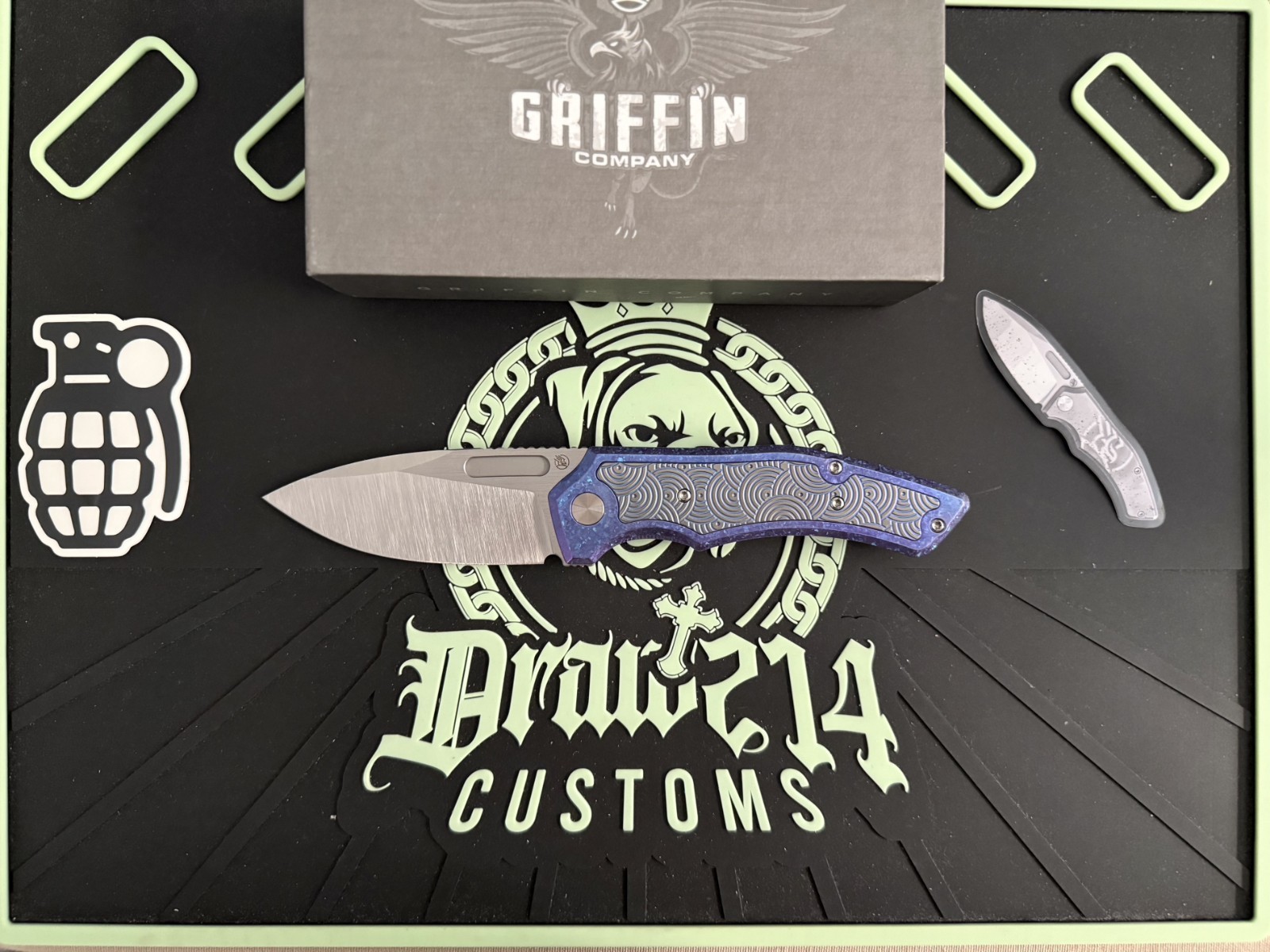 Griffin Co URBAN Scout F3.5 Folder Belt Satin Magnacut & Blurple Crystal/SO Griffin Co URBAN Scout F3.5 Folder Belt Satin Magnacut & Blurple Crystal/SO