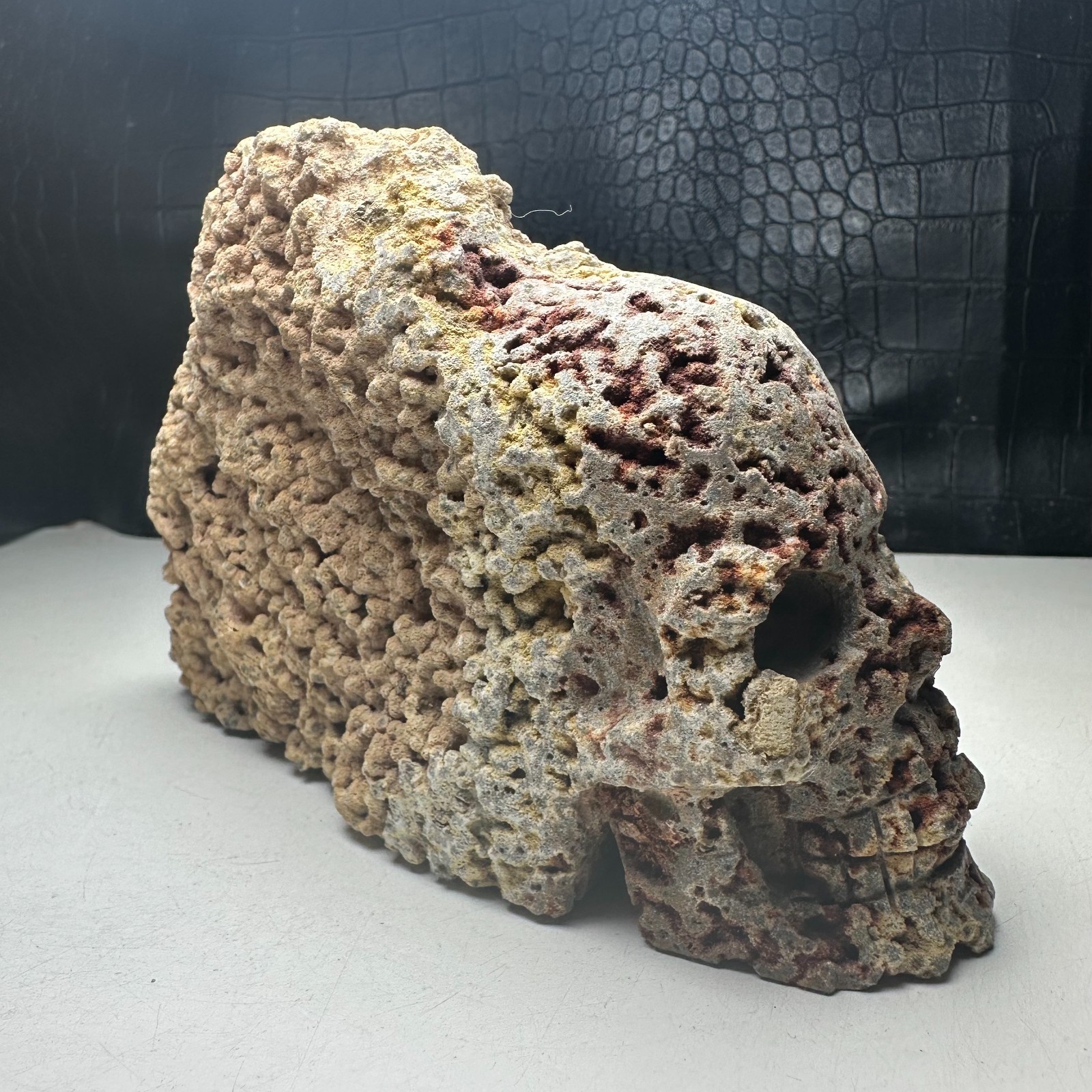 549g Natural Crystal Mineral Specimen. Grape Agate. Hand-carved The Skull.BB 549g Natural Crystal Mineral Specimen. Grape Agate. Hand-carved The Skull.BB
