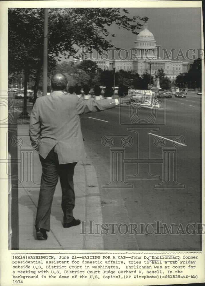 1974 Press Photo John Erlichman met with American District Court Judge 1974 Press Photo John Erlichman met with American District Court Judge