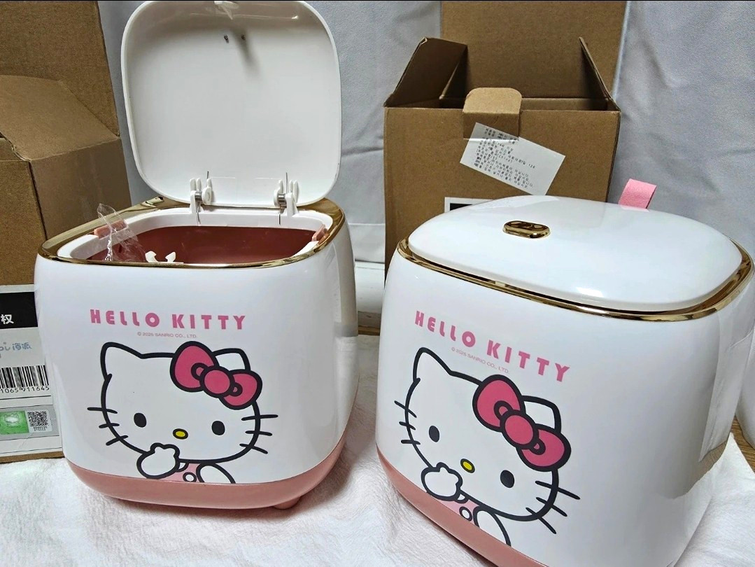 Hello Kitty One-Touch Square Plastic Storage Wastebasket Hello Kitty One-Touch Square Plastic Storage Wastebasket