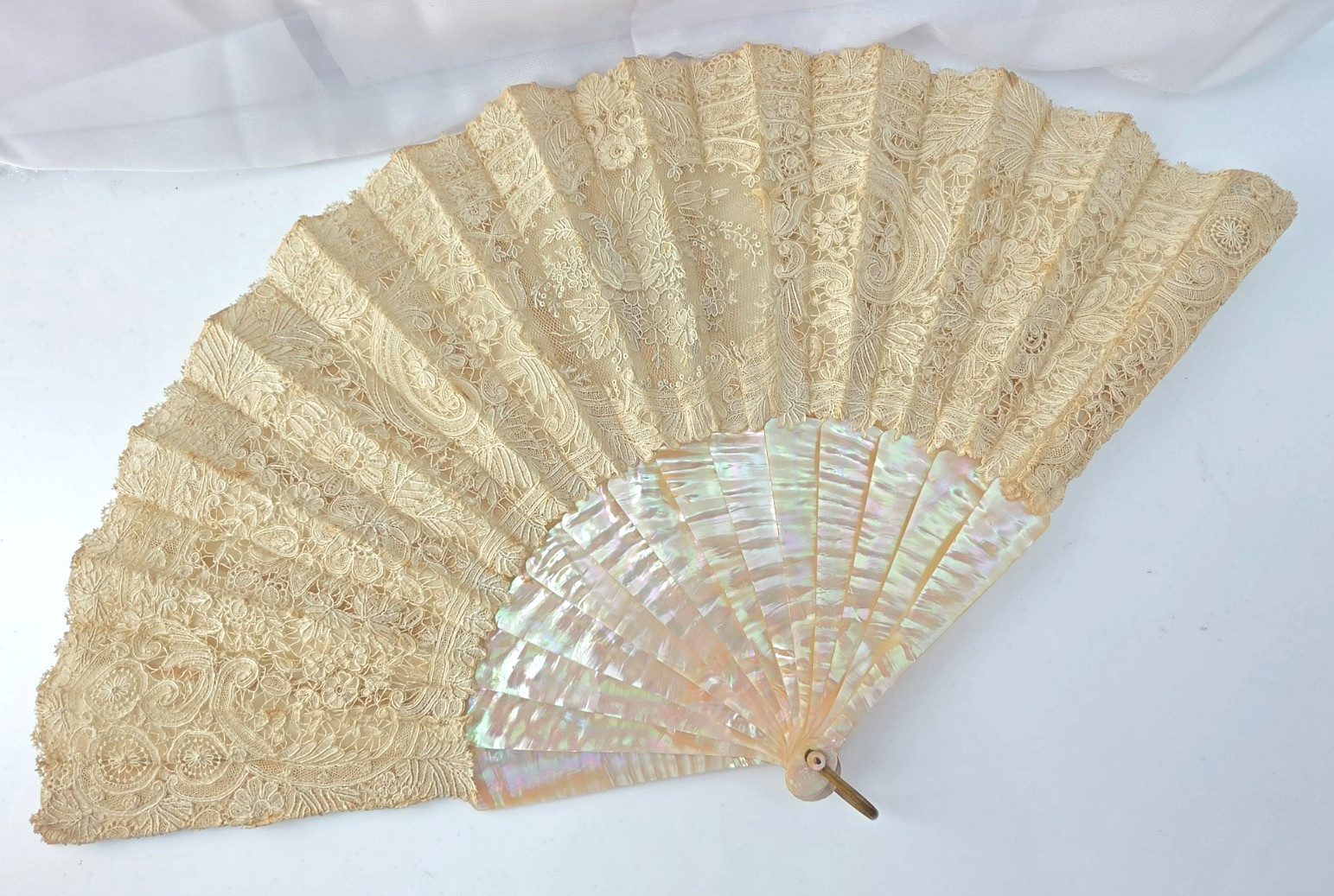 Antique 19c Victorian Mother of Pearl Abalone & Lace Folding Hand Fan 11.25 Antique 19c Victorian Mother of Pearl Abalone & Lace Folding Hand Fan 11.25