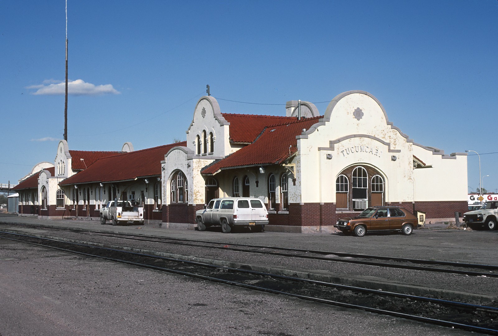 Southern Pacific SP depot at Tucumcari, NM in April 1983 8.5 x 11 Photo Southern Pacific SP depot at Tucumcari, NM in April 1983 8.5 x 11 Photo