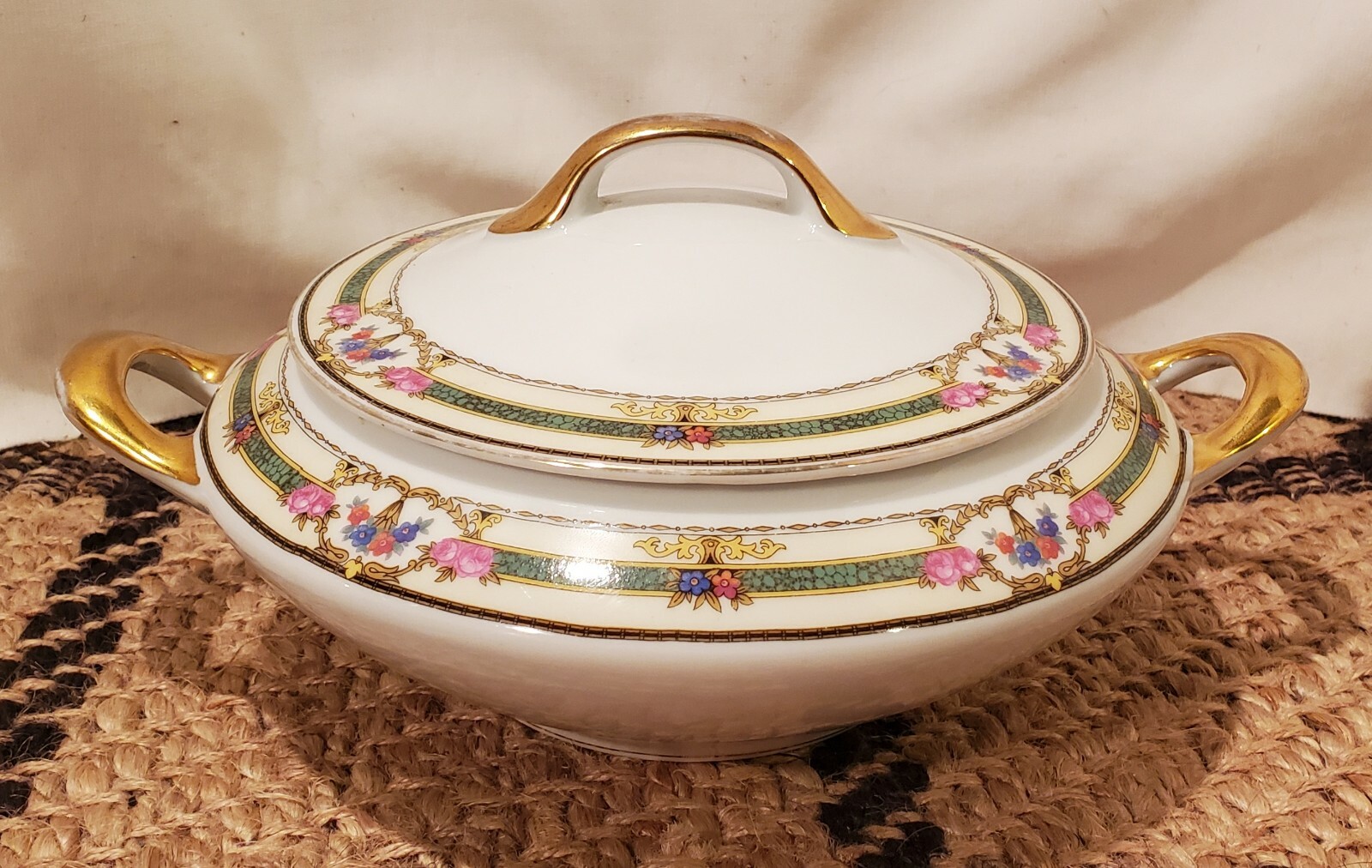 Vtg Victoria China CZECHOSLOVAKIA Oval Covered Vegetable Bowl w/Handles Floral Vtg Victoria China CZECHOSLOVAKIA Oval Covered Vegetable Bowl w/Handles Floral
