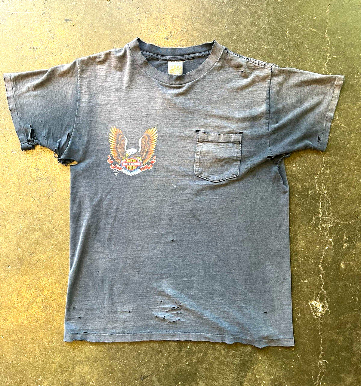 Vintage 1990s THRASHED FADED HARLEY DAVIDSON 3D EMBLEM T-Shirt Sz L Vintage 1990s THRASHED FADED HARLEY DAVIDSON 3D EMBLEM T-Shirt Sz L