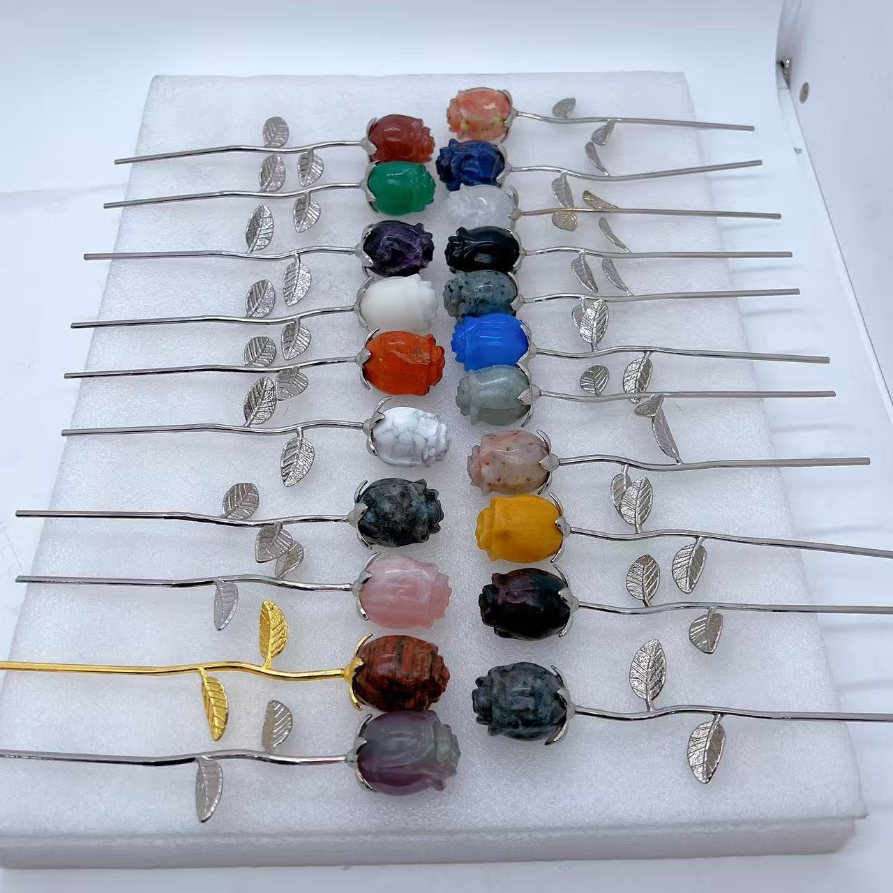 3PCS Natural Mixed Rose Flower skull Carved Quartz Reiki Hallowmas Crystal gift 3PCS Natural Mixed Rose Flower skull Carved Quartz Reiki Hallowmas Crystal gift