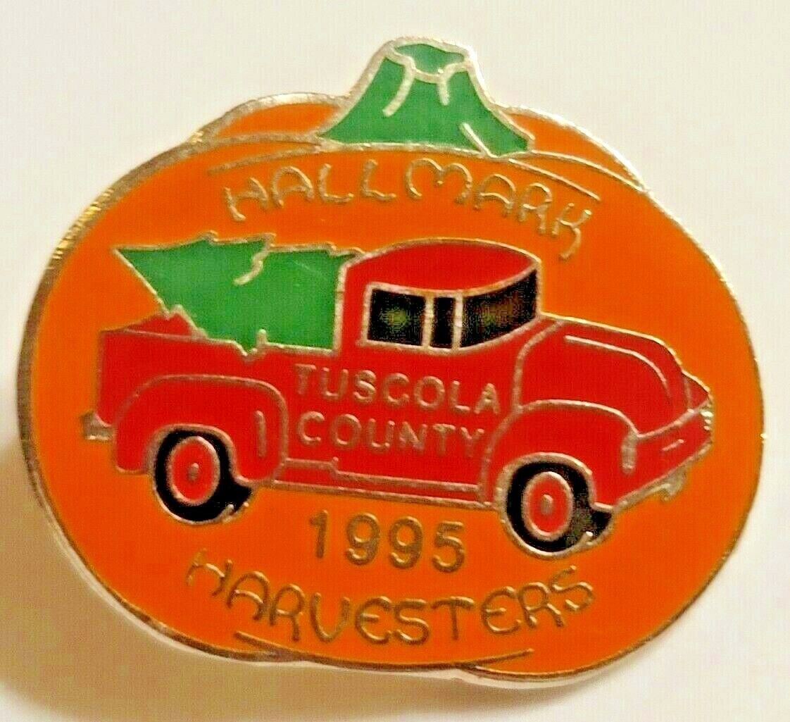 Hallmark Harvesters Lapel Pin Tuscola County Pumpkin  1995 Michigan  1 1/4\